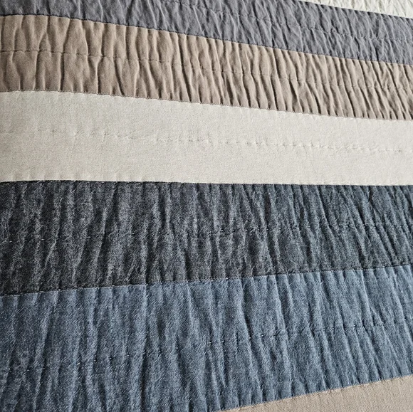 Pottery Barn Teen Twin Quilt & Sham - Picture 2 of 4